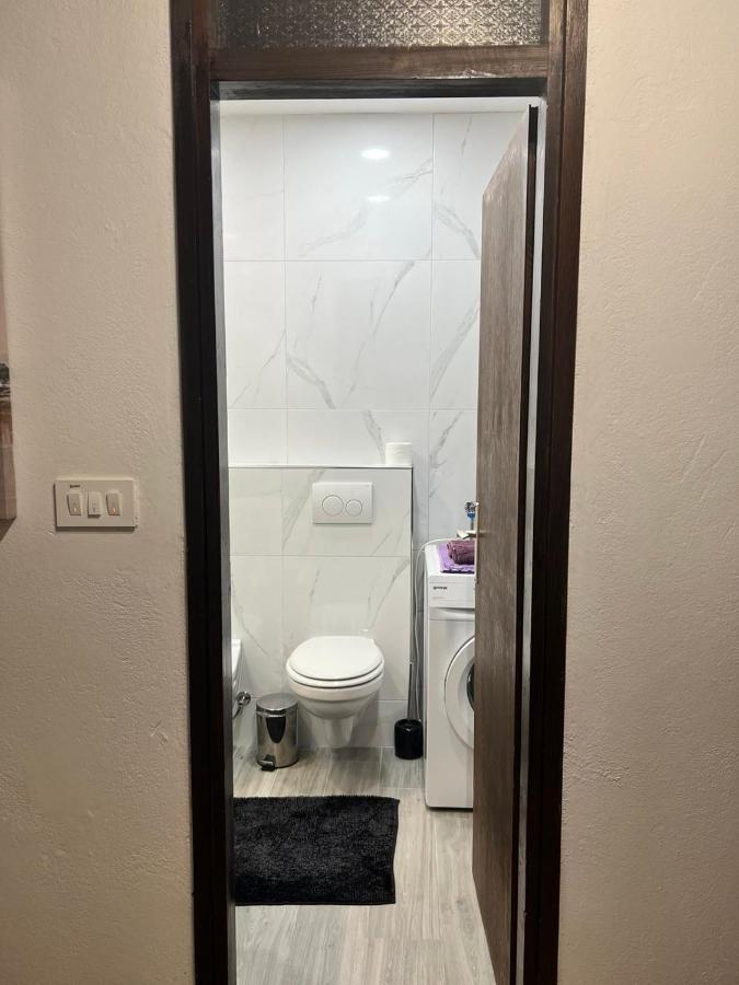 Botarius Apartment *